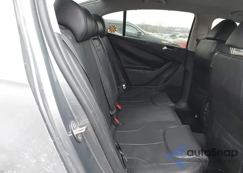 2008 Volkswagen Passat Turbo z USA, uszkodzony, nr VIN WVWJK73C78E171971